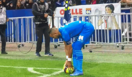 记者：申花今天下午飞赴天津，于汉超、戴伟浚等人随队出征