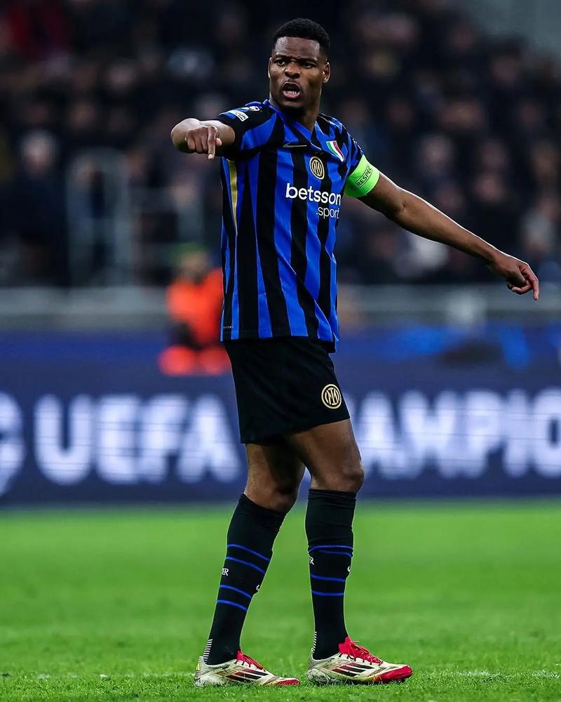 3场3球，成都B队艾孜买提当选中乙10月最佳球员／最佳青年球员