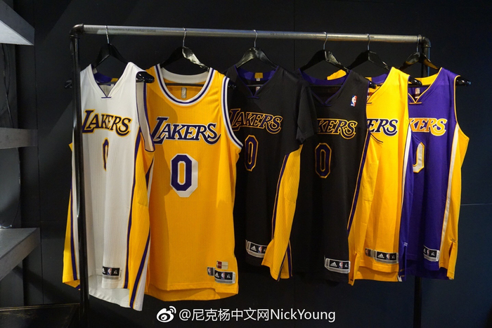 西蒙尼：我们一直在练定位球；现在不考虑前八只考虑奥维耶多（西蒙尼：定位球训练一直进行；暂不谈前八，只专注奥维耶多）