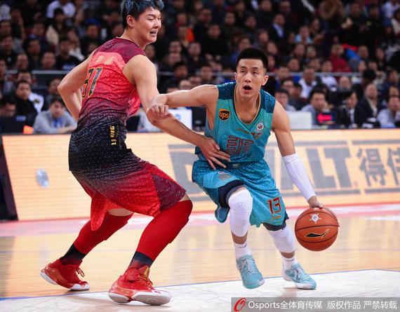 第二节发力！西亚卡姆半场11中5，得到12分7板2助2断（西亚卡姆次节爆发：半场11投5中，拿下12分7板2助2断）