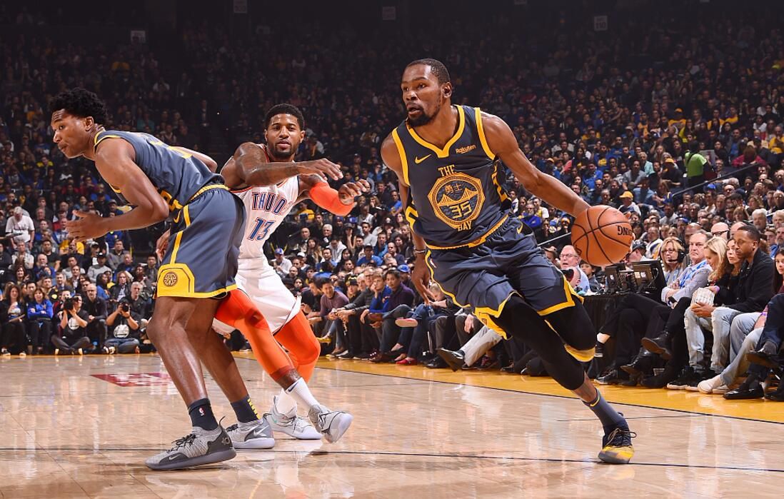 创历史，埃因霍温是首支正式比赛在安菲尔德打进3球的荷兰球队（埃因霍温改写纪录：首支在安菲尔德正式赛攻入3球的荷兰队）