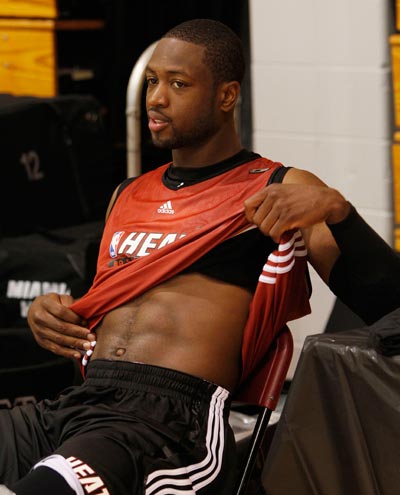 京媒：之前受伤的李磊今天参与国安赛前训练，冯博轩因伤缺席（国安赛前训练：李磊伤情好转参与合练，冯博轩因伤缺席）