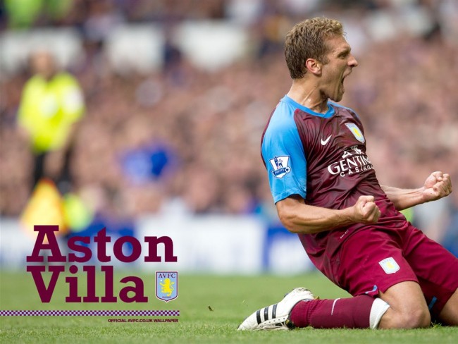 从手足无措到游刃有余，齐达内在公园学着踢毽子（齐达内公园练踢毽子：从手忙脚乱到驾轻就熟）