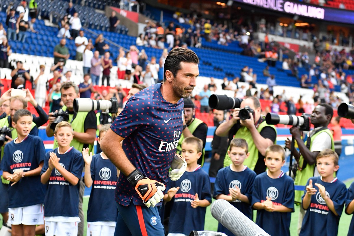 律师张冰质疑经纪人金畅无证还挣浙江上千万，后者回应：满嘴胡言（律师张冰称经纪人金畅无证仍在浙江获利上千万，金畅回应：纯属胡说）