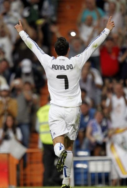 CBA最独特入队仪式！为何新队员到广东队第一件事先买电瓶车？（CBA最另类报到仪式：新援加盟广东队为何先买电瓶车？）