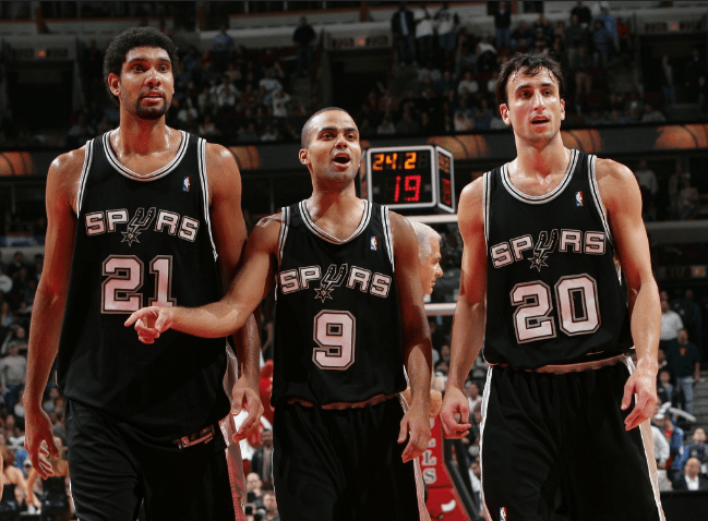 广东激战江苏！萨姆纳弱项改善 王洪泽爆发 萨林杰稳健输出（广东鏖战江苏：萨姆纳短板改善，王洪泽爆发，萨林杰稳健发挥）