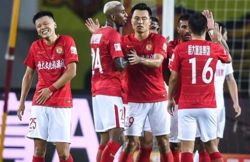 欧文快攻压哨上篮，全场沸腾（欧文末秒快攻上篮引爆全场）