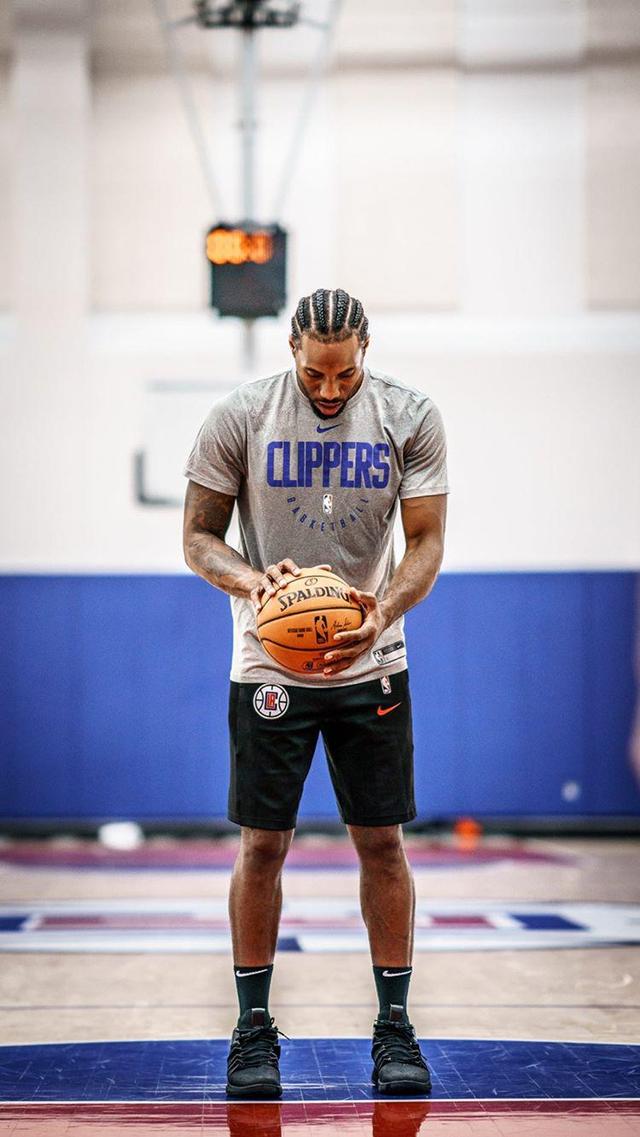 WNBA赛季赛程公布，各队积极备战（WNBA新赛季赛程出炉，球队纷纷备战）